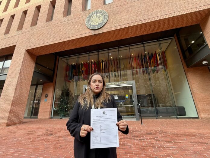 7f8b68f0-f387-4c3f-aaeb-bd540524606d