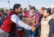 En Neza el bienestar no se detiene: Adolfo Cerqueda y Juan Carlos González entregan apoyos a mujeres, niñas y niños