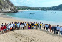 Entrega Sectur Oaxaca equipamiento de boyado en la costa oaxaqueña que mejora la seguridad de turistas
