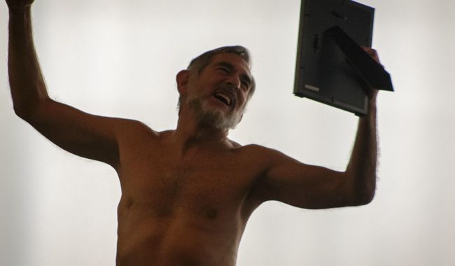 EN «ACOMODAR», LA MEMORIA, EL AMOR Y LA PÉRDIDA BUSCAN UNA NUEVA FORMA DE ORDENARSE