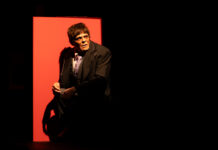 EN EL GORILA, ALEJANDRO Y BRONTIS JODOROWSKY RETOMAN UN RELATO KAFKIANO