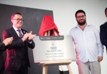 RECIBE ALCALDE ISAAC MONTOYA EL DISTINTIVO DESTINO DE REUNIONES QUE OTORGA A NAUCALPAN EL GEM