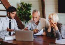 Adultos mayores, entre los grupos más vulnerables al fraude inmobiliario: cómo prevenirlos y proteger su patrimonio