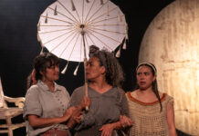 EN EL FORO LA GRUTA, EL «ECLIPSE» DEVELA PLACA POR TRES AÑOS DE FUNCIONES Y 60 REPRESENTACIONES