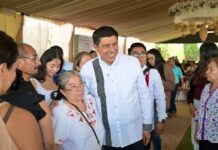 Entrega Salomón Jara Cruz beneficios a personas voceadoras de Oaxaca