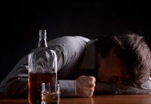 Hasta dos millones de maestras y maestros enfrentan estrés laboral crítico y alto riesgo de consumir alcohol