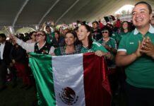 La jefa de Gobierno, Clara Brugada Molina, y la Presidenta Claudia Sheinbaum Pardo, acuden al arranque de los Festivales Futboleros, que junto con el Fan Fest del Zócalo convocaron a medio millón de personas