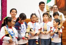 Reconoce Gobierno estatal a niñas y niños que pusieron en alto a Oaxaca en concurso internacional de aritmética