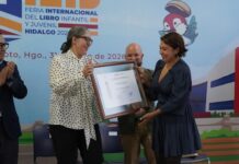ENTREGAN EL PREMIO BELLAS ARTES DE TRADUCCIÓN LITERARIA MARGARITA MICHELENA 2026 A MELINA BALCÁZAR Y MARIO BOJÓRQUEZ