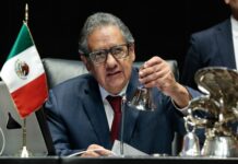 Higinio Martínez solicita que se presente dictamen sobre prohibición de celulares en educación básica