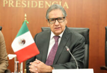 Celebra Higinio Martínez respaldo de comisiones a regulación sobre uso de dispositivos digitales en escuelas