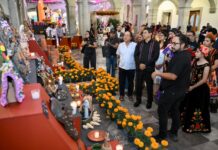 OAXACA ABRE LA «CASA DEL PUEBLO» AL MUNDO: INAUGURAN ALTAR Y TAPETE MONUMENTALES POR DÍA DE MUERTOS